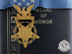 An American Army Medal Of Honor; Type Vi (1964-Present) With Case