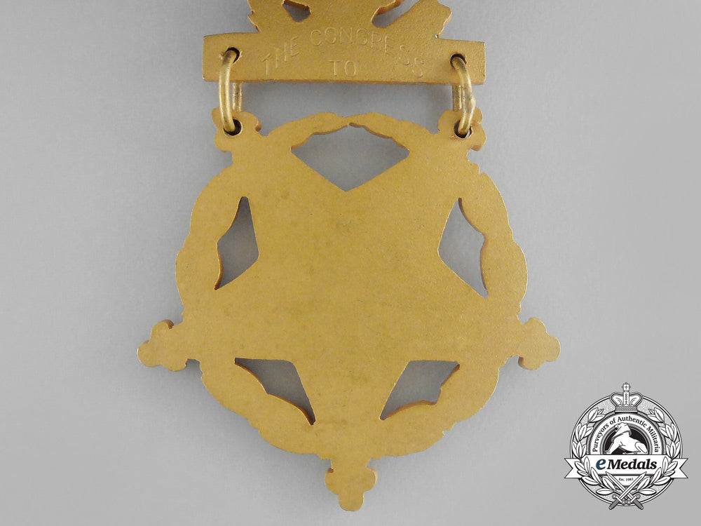 an_american_army_medal_of_honor;_type_vi(1964-_present)_with_case_aa_9457