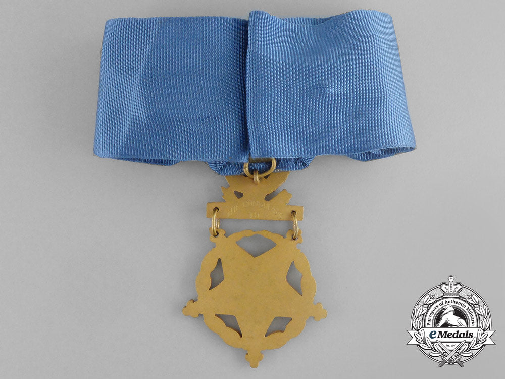 an_american_army_medal_of_honor;_type_vi(1964-_present)_with_case_aa_9458