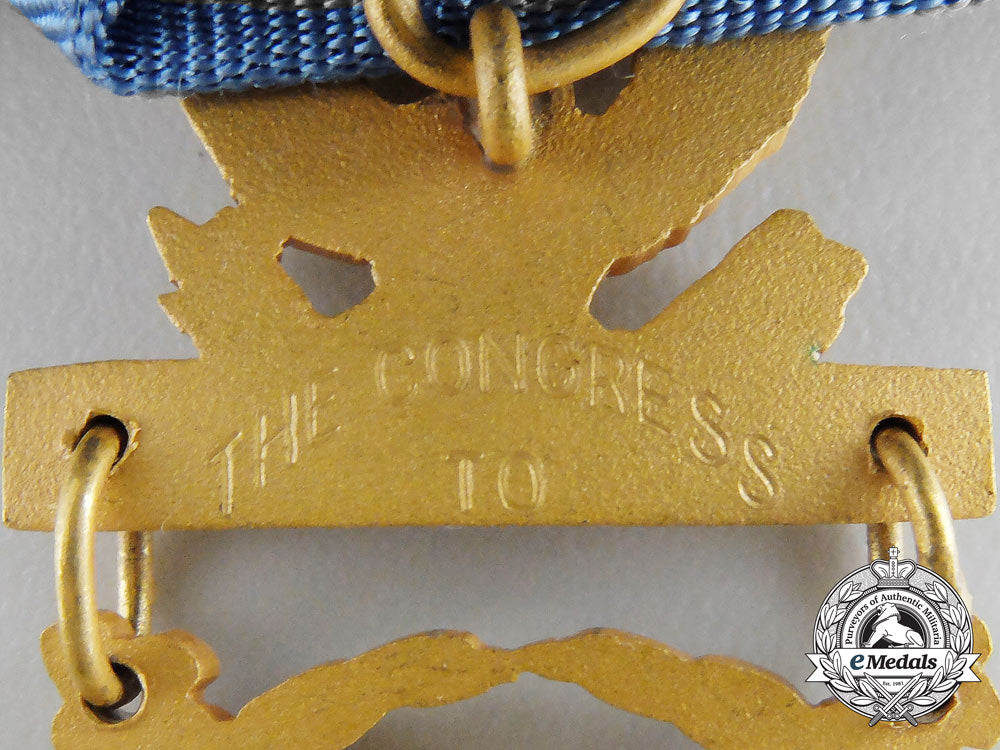 an_american_army_medal_of_honor;_type_vi(1964-_present)_with_case_aa_9459