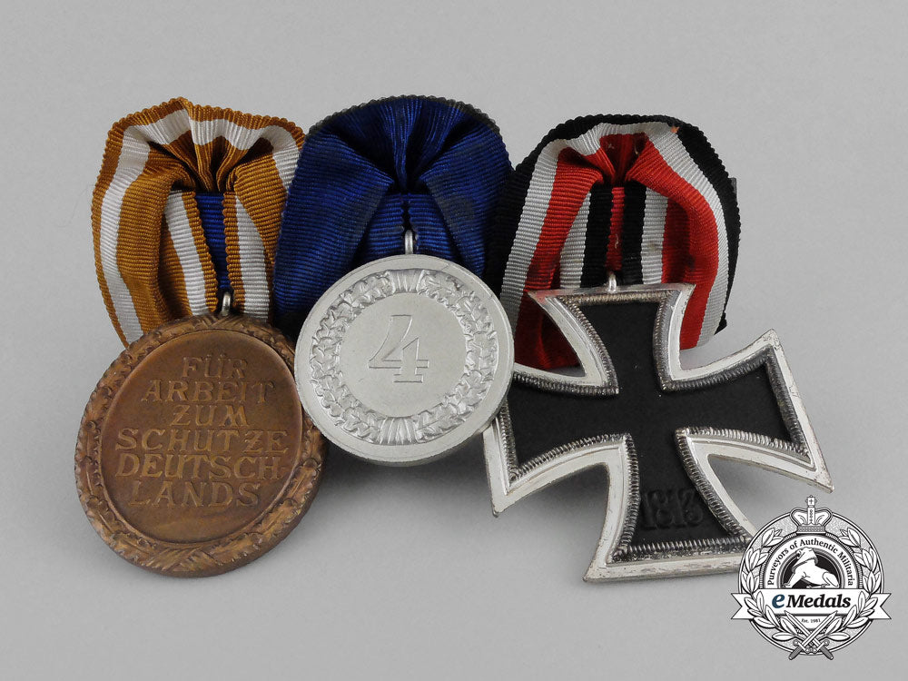 a_parade_mounted_second_war_german_medal_bar_of_three_medals,_awards,_and_decorations_aa_9629