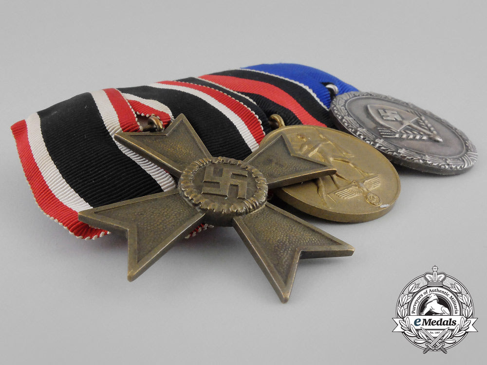 a_parade_mounted_second_war_german_medal_bar_of_three_medals,_awards,_and_decorations_aa_9635