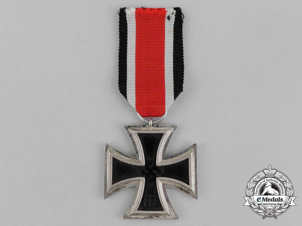 a_mint_iron_cross1939_second_class_by_gustav_brehmer_of_markneukirchen_aa_9660