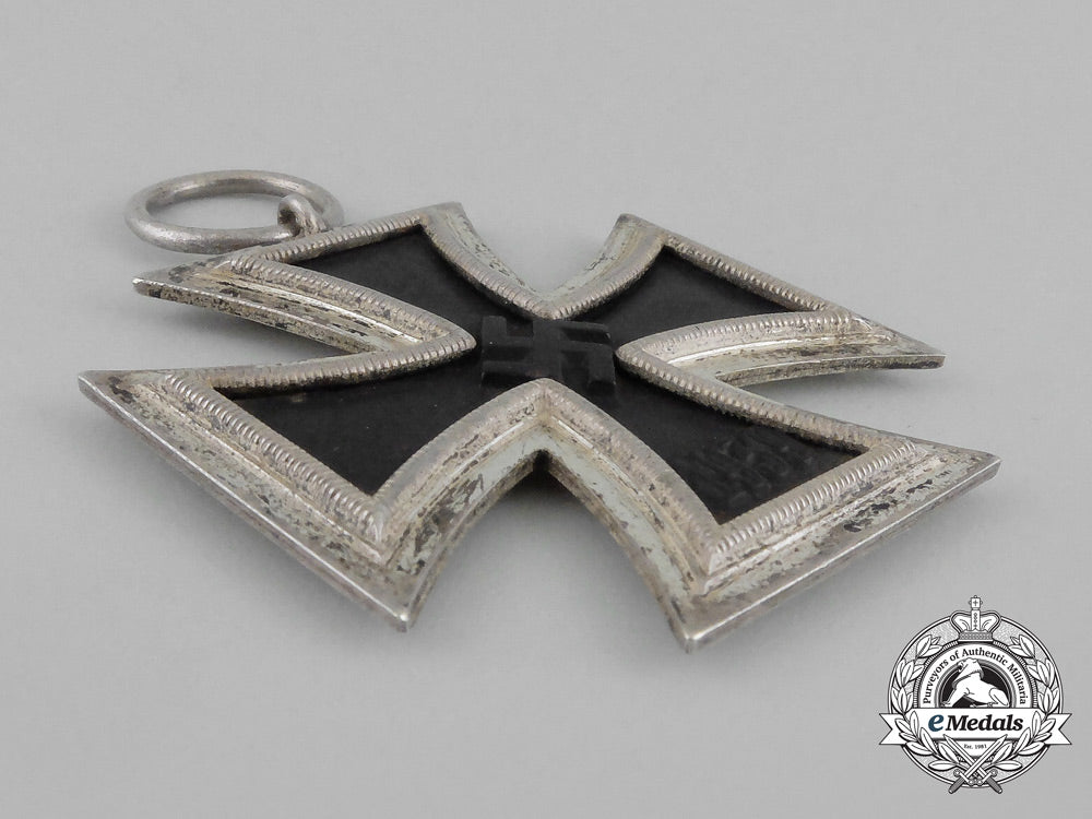 a_mint_iron_cross1939_second_class_by_gustav_brehmer_of_markneukirchen_aa_9665