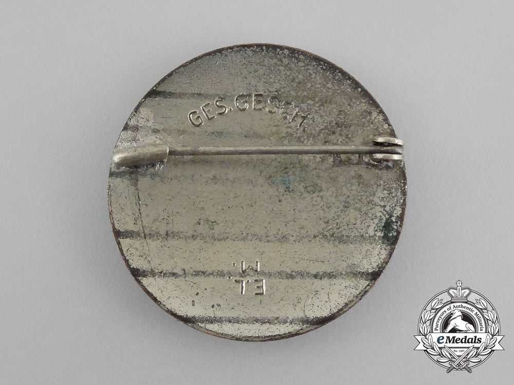 a_drk(_german_red_cross)_female_auxiliary_badge_aa_9988