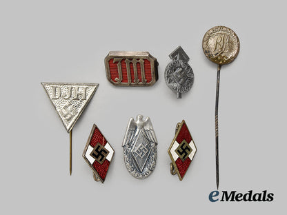 germany,_hj._a_mixed_lot_of_youth_badges_ai1_1071