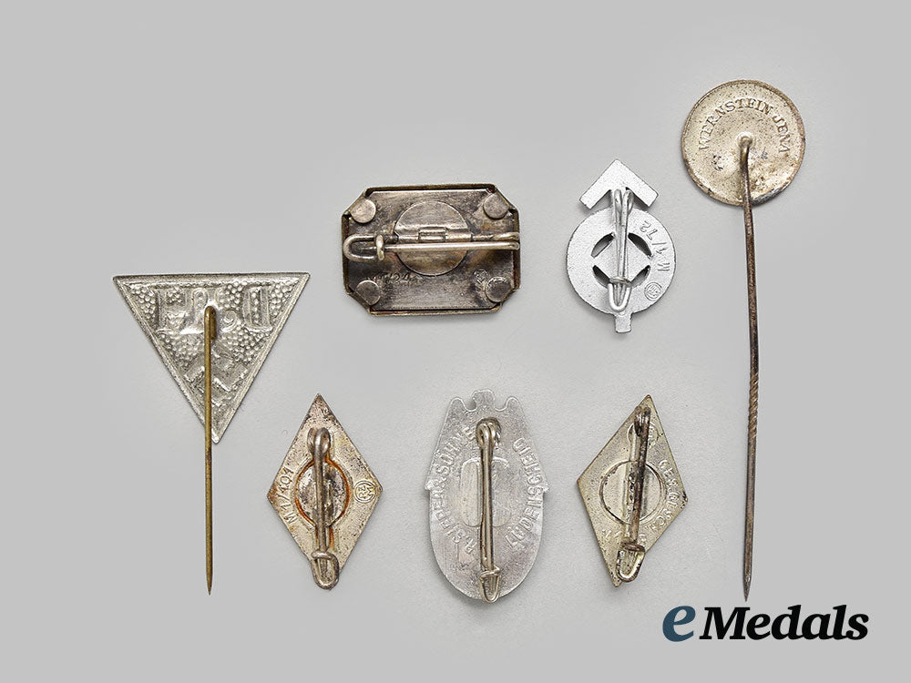 germany,_hj._a_mixed_lot_of_youth_badges_ai1_1072