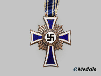 germany,_third_reich._a_pair_of_decorations_ai1_1178