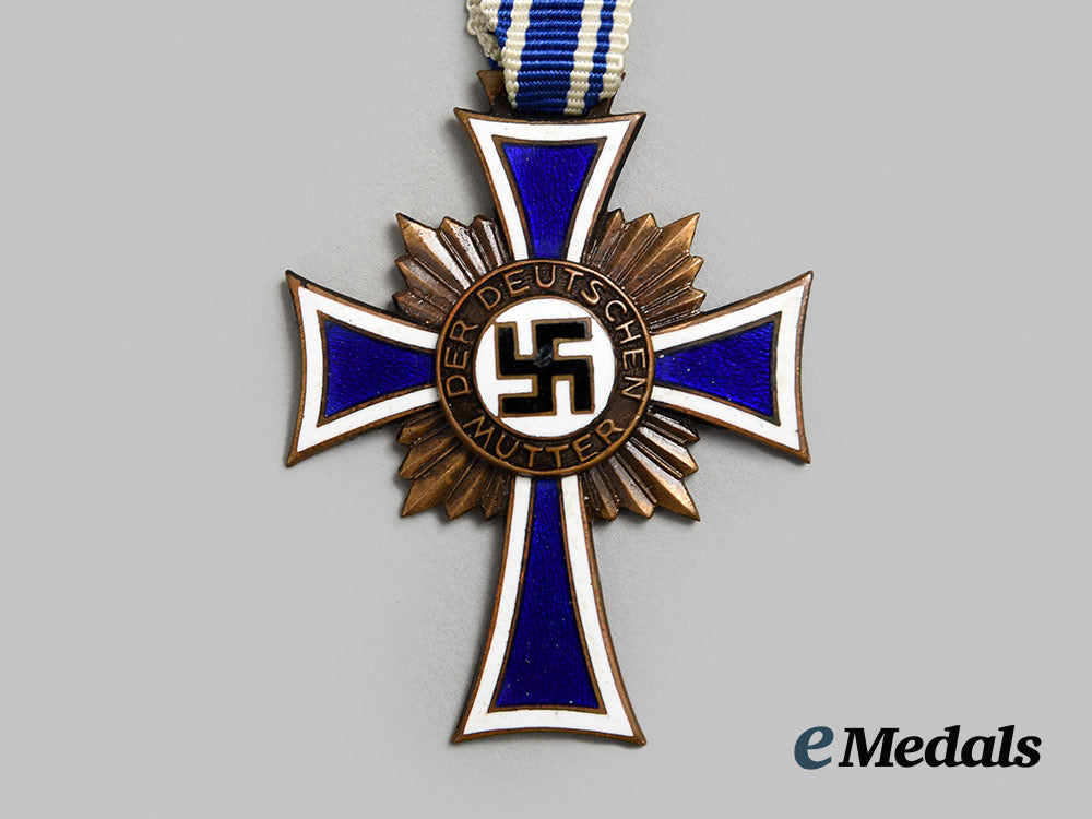 germany,_third_reich._a_mixed_lot_of_decorations_ai1_2423-_1_