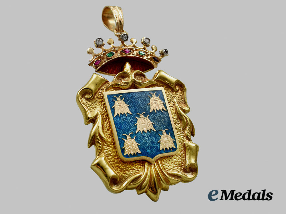 spain,_fascist_state._a_gold_medal_of_the_city_of_béjar1955_and_kingdom_council_lapel_badge_ai1_2754_1