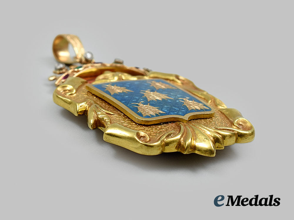 spain,_fascist_state._a_gold_medal_of_the_city_of_béjar1955_and_kingdom_council_lapel_badge_ai1_2758_1