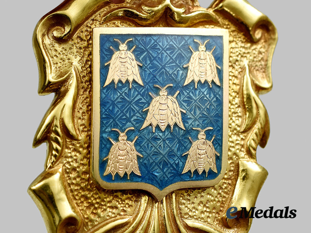 spain,_fascist_state._a_gold_medal_of_the_city_of_béjar1955_and_kingdom_council_lapel_badge_ai1_2765_1