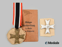 Germany, Wehrmacht. A Pair Of Mint War Merit Crosses, By Deschler & Sohn