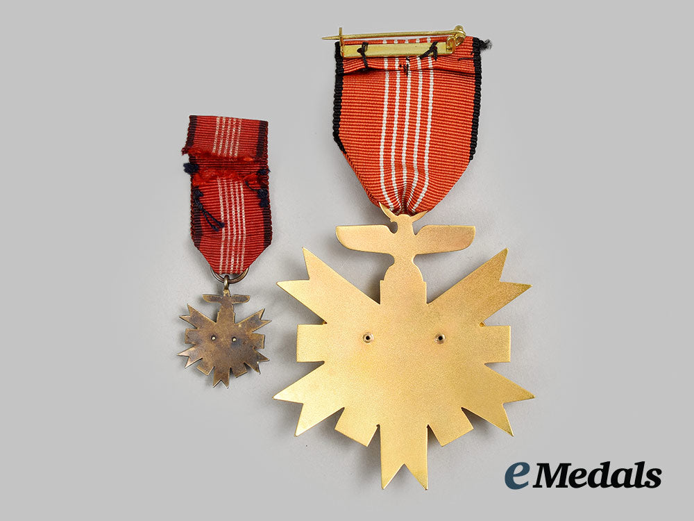germany,_third_reich._a_german_olympic_decoration,_ii_class_with_case_and_miniature,_to_ernst_james_henry_holt,_cmg_cbe_ai1_3556