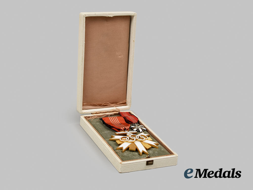 germany,_third_reich._a_german_olympic_decoration,_ii_class_with_case_and_miniature,_to_ernst_james_henry_holt,_cmg_cbe_ai1_3561