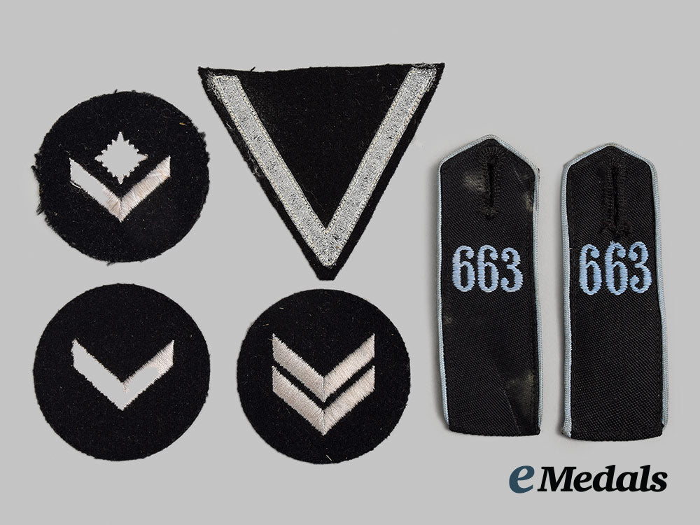 germany,_third_reich._a_mixed_lot_of_insignia_ai1_3913_1