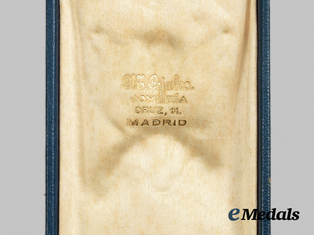 spain,_kingdom._an_order_of_charles_iii,_knight_in_gold,_with_case,_by_cejalvo_ai1_4234_1