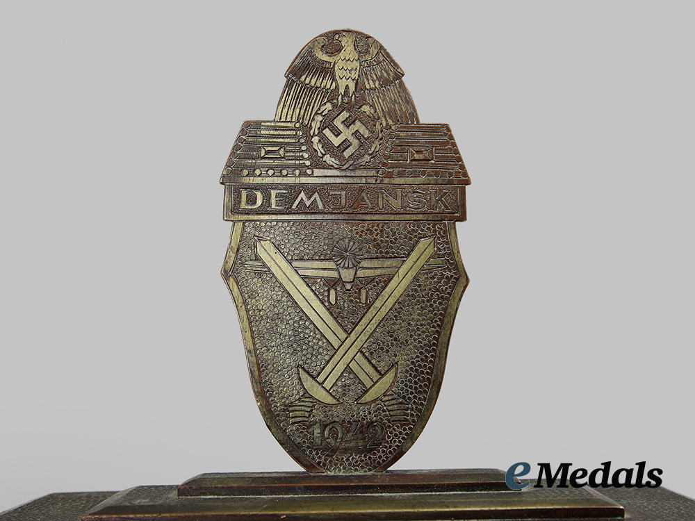 germany,_wehrmacht._a_unit-_attributed_demjansk_shield_desk_ornament_ai1_4537