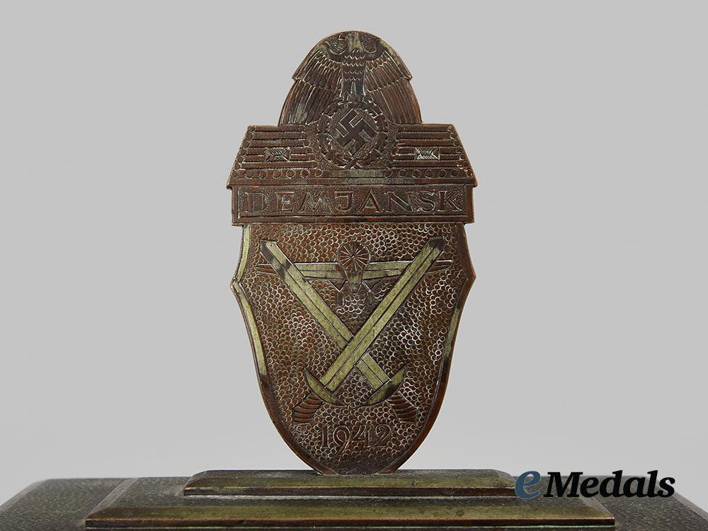 germany,_wehrmacht._a_unit-_attributed_demjansk_shield_desk_ornament_ai1_4538