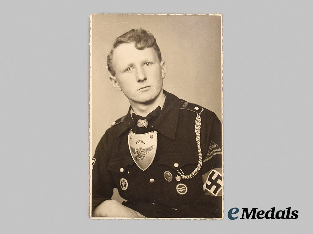 germany,_hj._a_rare_standard_bearer’s_gorget,_with_photo,_by_c.e._juncker_ai1_4597