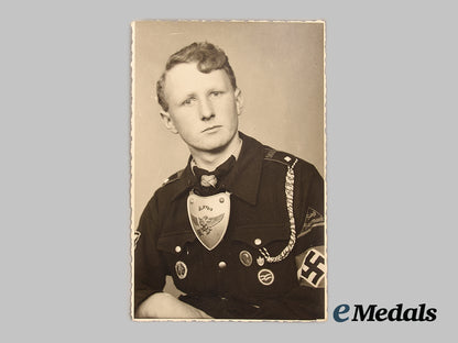 germany,_hj._a_rare_standard_bearer’s_gorget,_with_photo,_by_c.e._juncker_ai1_4597