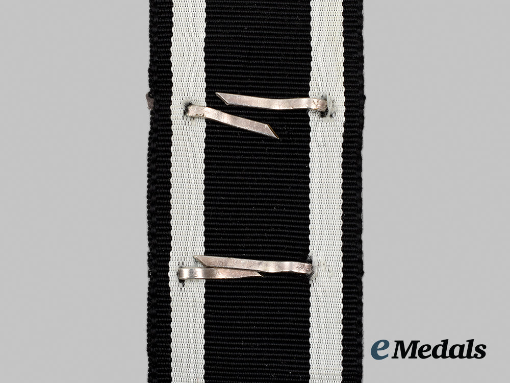 germany,_wehrmacht._a1939_clasp_to_the_iron_cross_ii_class,_second_pattern,_by_j.e._hammer&_söhne_ai1_4956_1