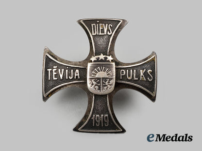 latvia,_republic._a_silver_cavalryman_badge,_numbered_ai1_5682