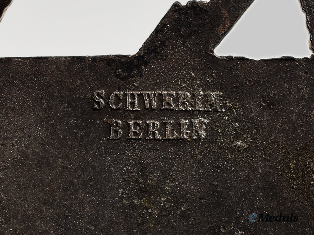 germany,_kriegsmarine._a_coastal_artillery_war_badge,_by_schwerin_ai1_6454