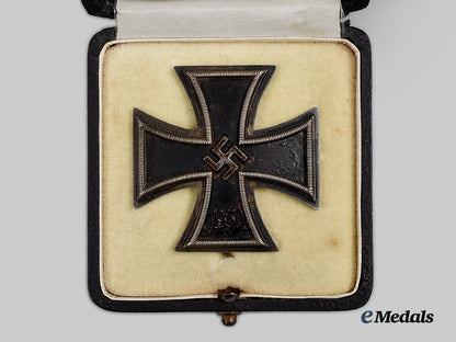 germany,_wehrmacht._a1939_iron_cross_i_class,_with_case,_by_gebrüder_godet_ai1_6463