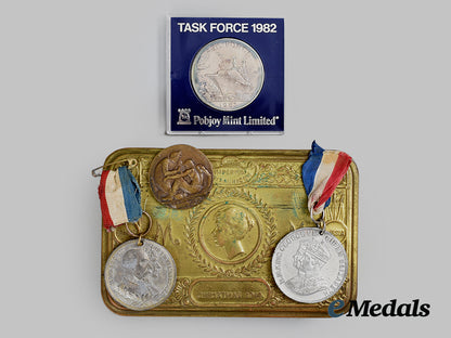 united_kingdom._a_mixed_lot_of_medals&_princess_mary_tin_ai1_7260_1