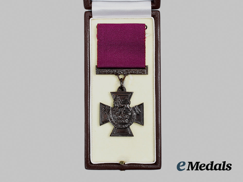 united_kingdom._a_limited_edition_victoria_cross_replica,_by_hancocks&_co,_london,_number443_of1352_ai1_7307