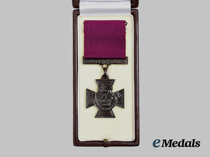 united_kingdom._a_limited_edition_victoria_cross_replica,_by_hancocks&_co,_london,_number443_of1352_ai1_7307