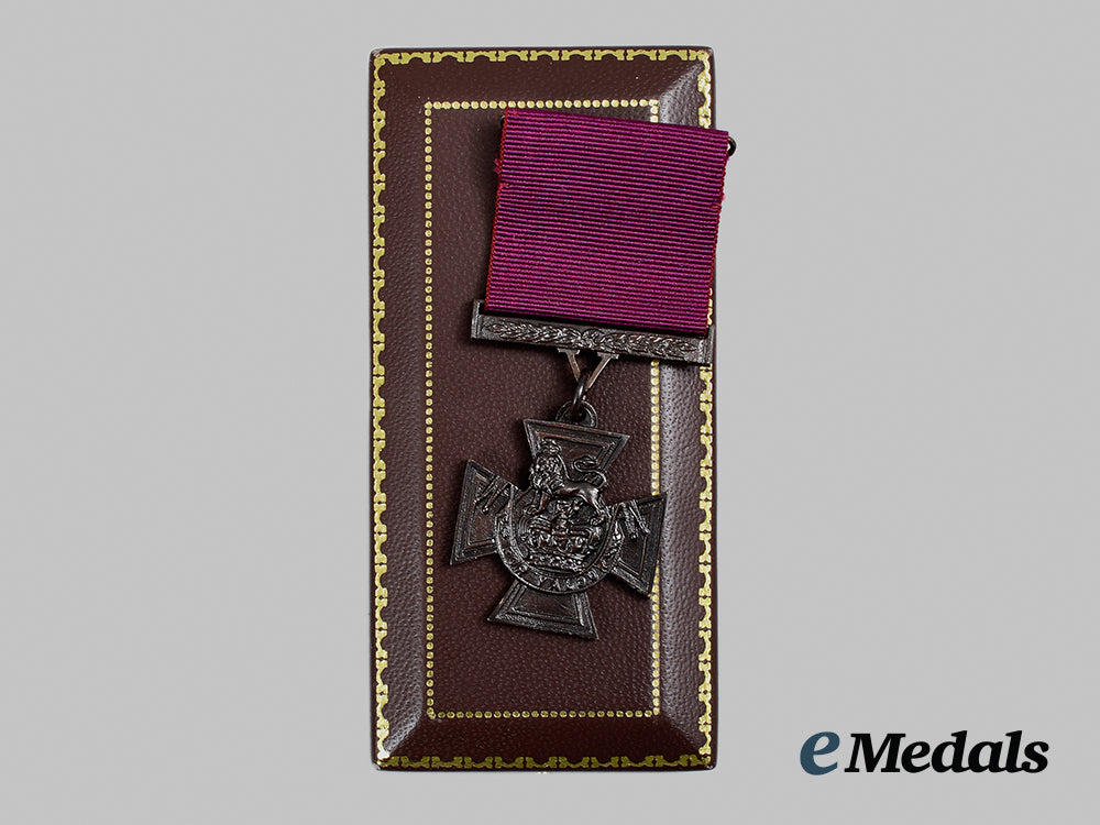 united_kingdom._a_limited_edition_victoria_cross_replica,_by_hancocks&_co,_london,_number443_of1352_ai1_7308