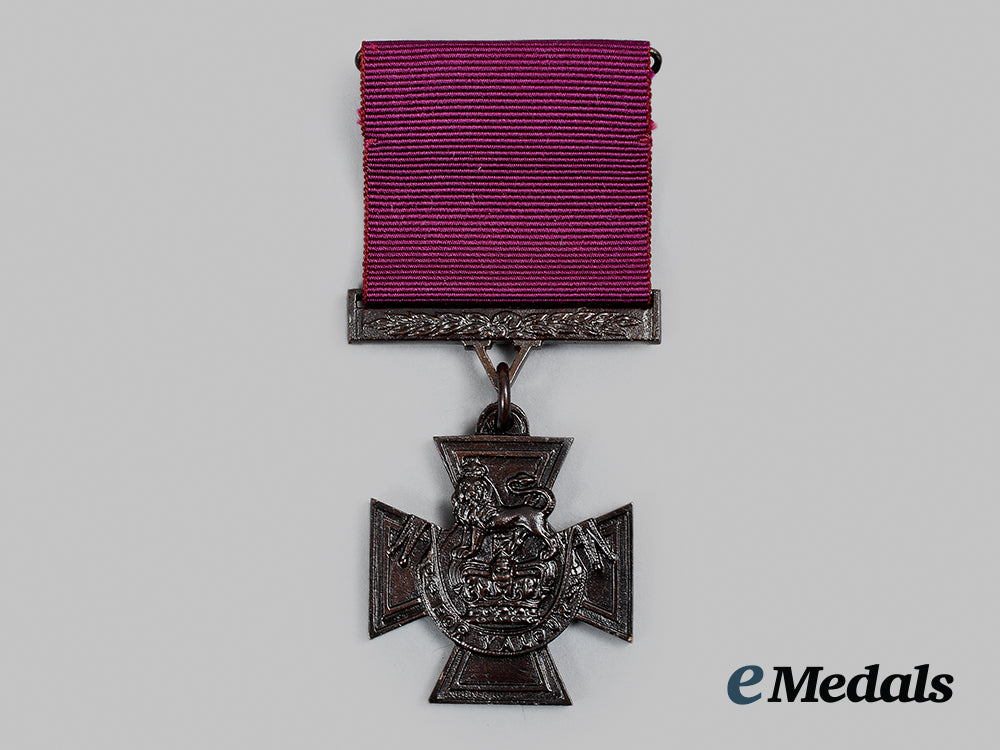 united_kingdom._a_limited_edition_victoria_cross_replica,_by_hancocks&_co,_london,_number443_of1352_ai1_7309