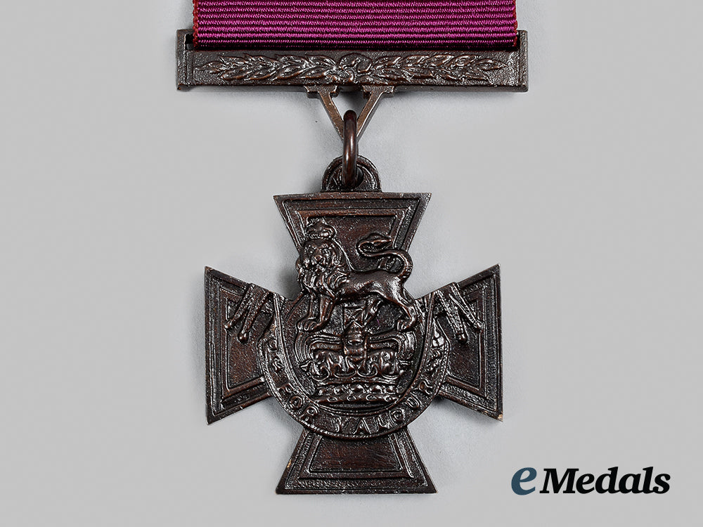 united_kingdom._a_limited_edition_victoria_cross_replica,_by_hancocks&_co,_london,_number443_of1352_ai1_7311