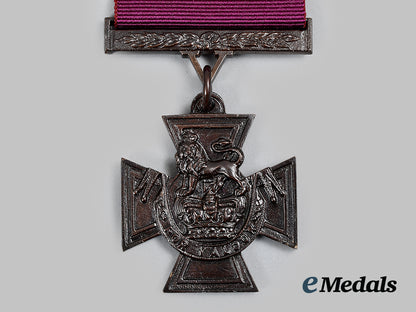 united_kingdom._a_limited_edition_victoria_cross_replica,_by_hancocks&_co,_london,_number443_of1352_ai1_7311