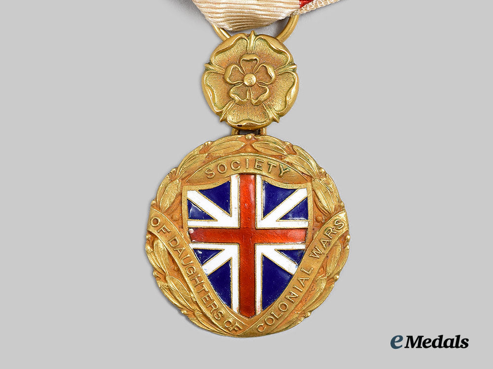 united_states._a_society_of_daughters_of_colonial_wars_medal_in_gold_to_harriet_vaughn_rigdon_ai1_7402_1