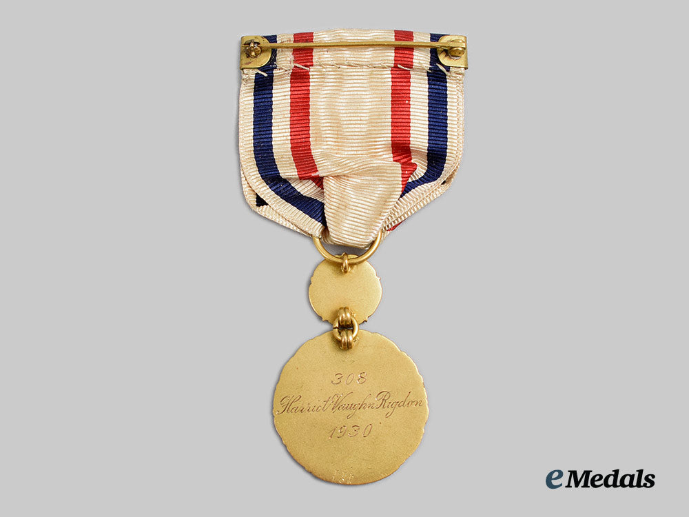 united_states._a_society_of_daughters_of_colonial_wars_medal_in_gold_to_harriet_vaughn_rigdon_ai1_7403_1