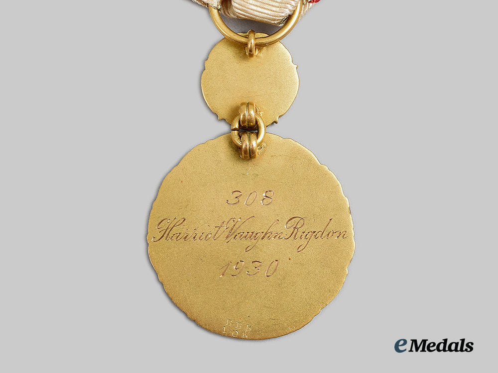 united_states._a_society_of_daughters_of_colonial_wars_medal_in_gold_to_harriet_vaughn_rigdon_ai1_7404_1