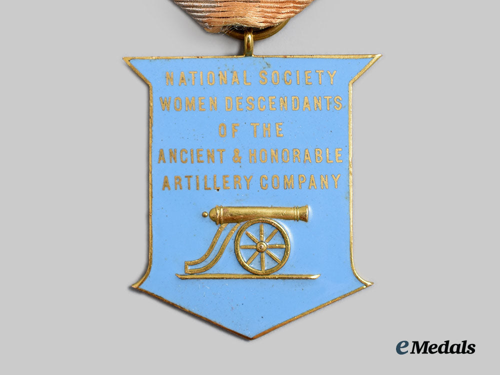 united_states._a_women_descendants_of_the_ancient&_honorable_artillery_company_in_gold,_by_j.e_caldwell&_co_ai1_7411_1