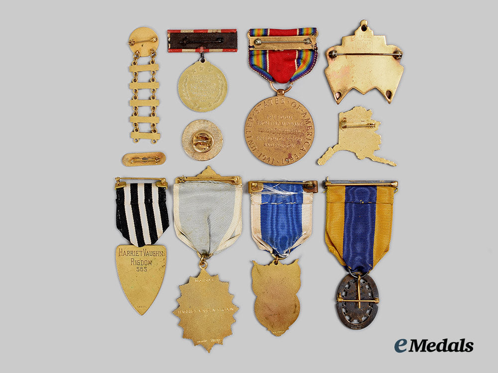united_states._a_collection_of_medals,_badges_and_pins_ai1_7472