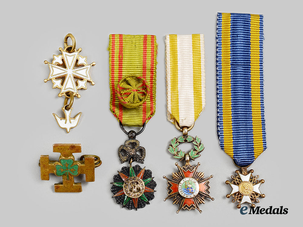 international._a_lot_of_four_european_miniatures_ai1_7510_1