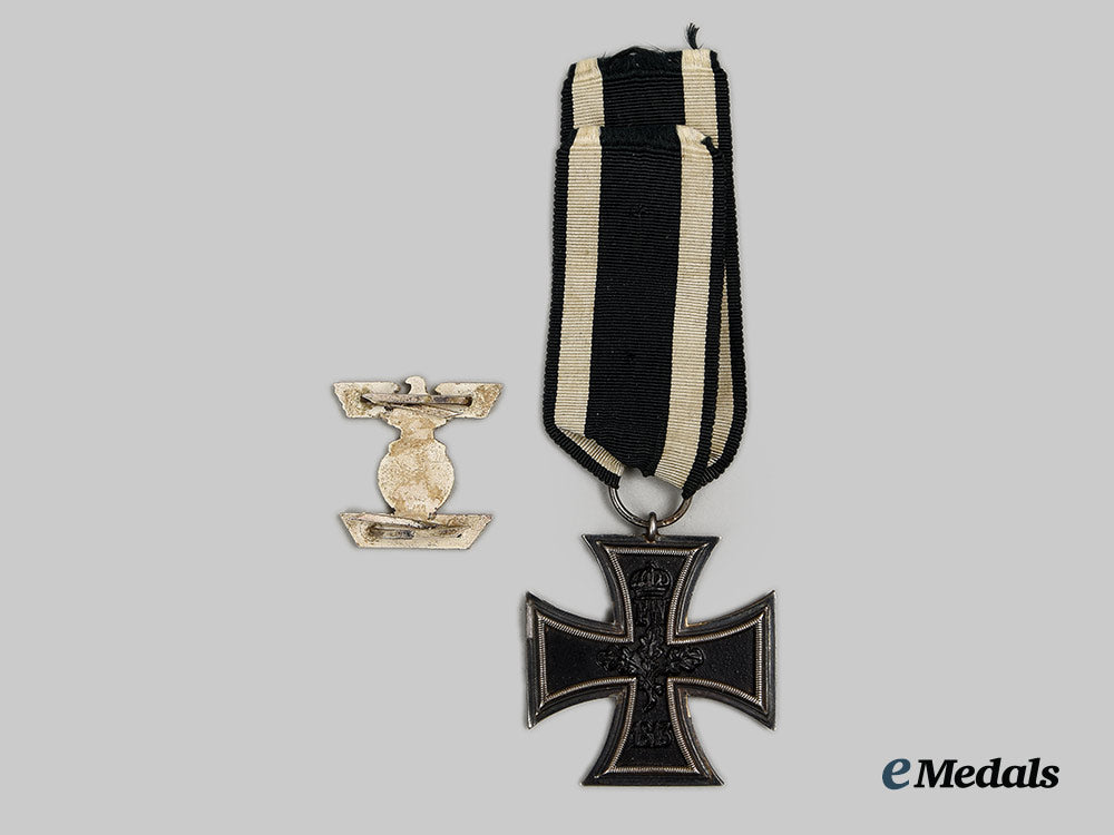 germany,_imperial;_germany,_wehrmacht._a1914_iron_cross_ii_class_with1939_clasp_to_the_iron_cross_ii_class,_type_ii,_by_wilhelm_deumer_ai1_7982