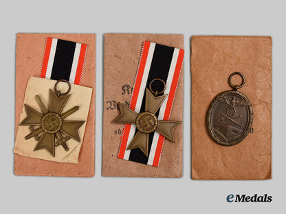 germany,_wehrmacht._a_mixed_lot_of_mint_decorations_ai1_8016