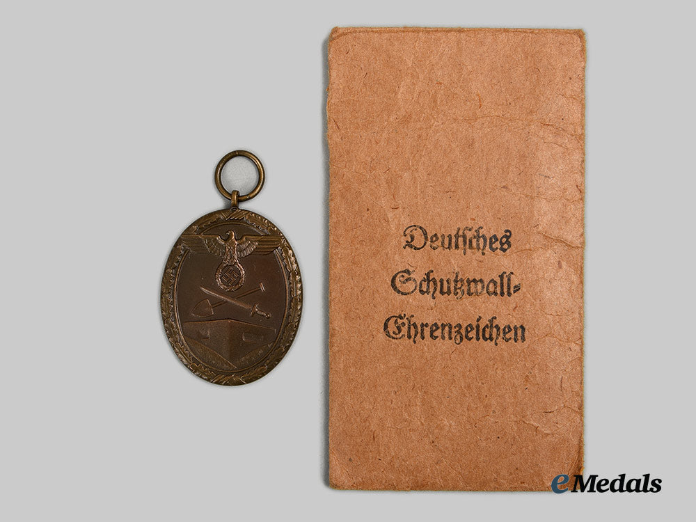 germany,_wehrmacht._a_mixed_lot_of_mint_decorations_ai1_8017
