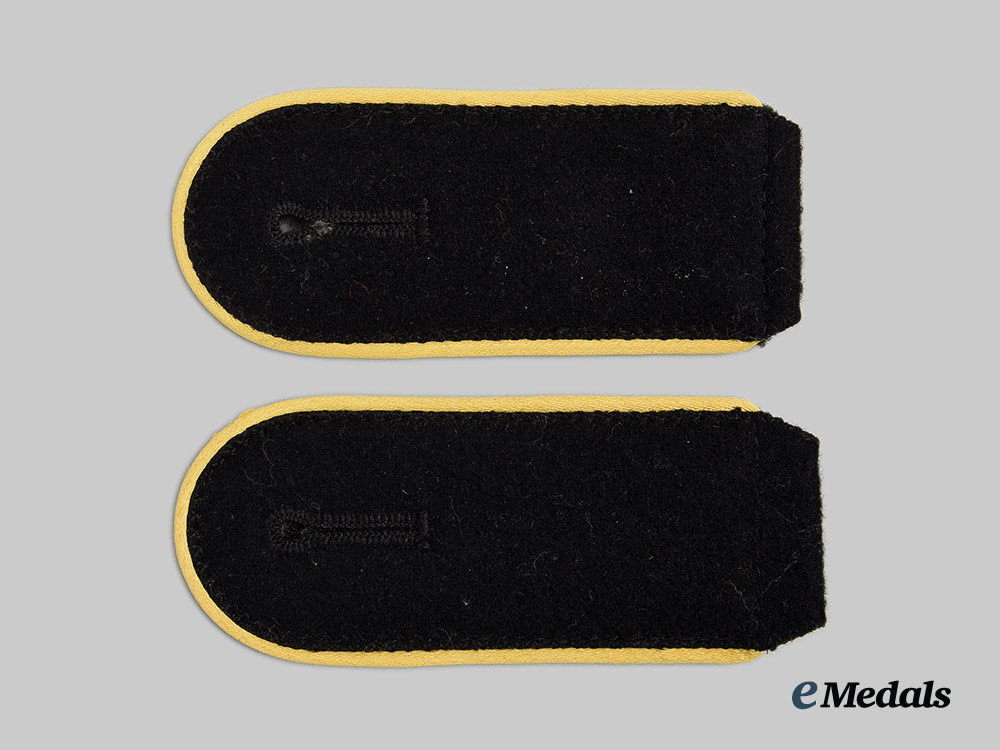 germany,_ss._a_set_of_waffen-_ss_signals_enlisted_personnel_shoulder_straps_ai1_8121