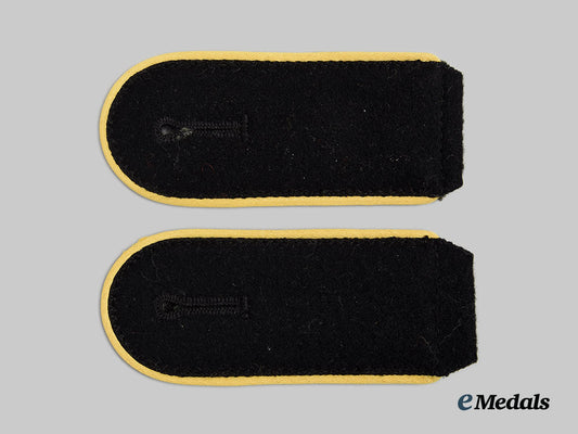 germany,_ss._a_set_of_waffen-_ss_signals_enlisted_personnel_shoulder_straps_ai1_8121
