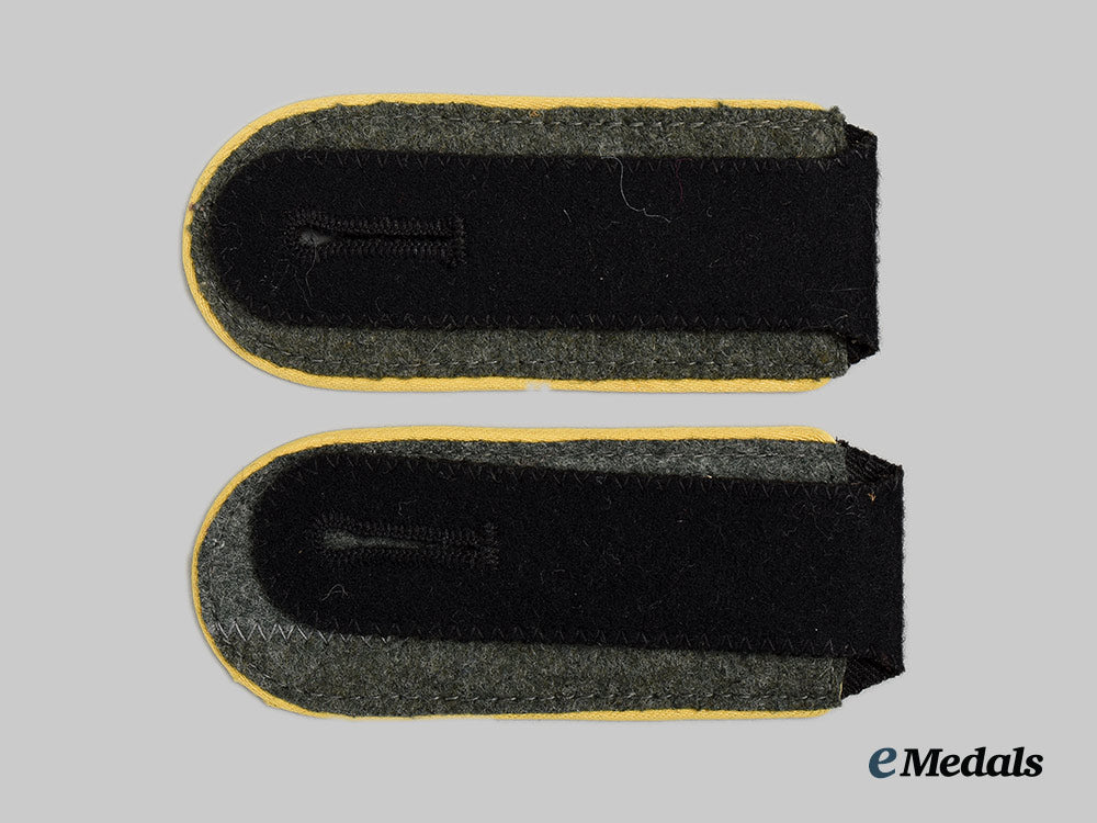 germany,_ss._a_set_of_waffen-_ss_signals_enlisted_personnel_shoulder_straps_ai1_8122