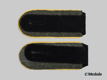 germany,_ss._a_set_of_waffen-_ss_signals_enlisted_personnel_shoulder_straps_ai1_8122
