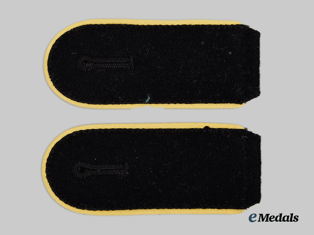 germany,_ss._a_set_of_waffen-_ss_signals_enlisted_personnel_shoulder_straps_ai1_8239